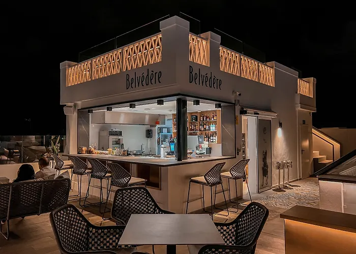 Boutique Cordial Plaza Mayor De Santa Ana מלון