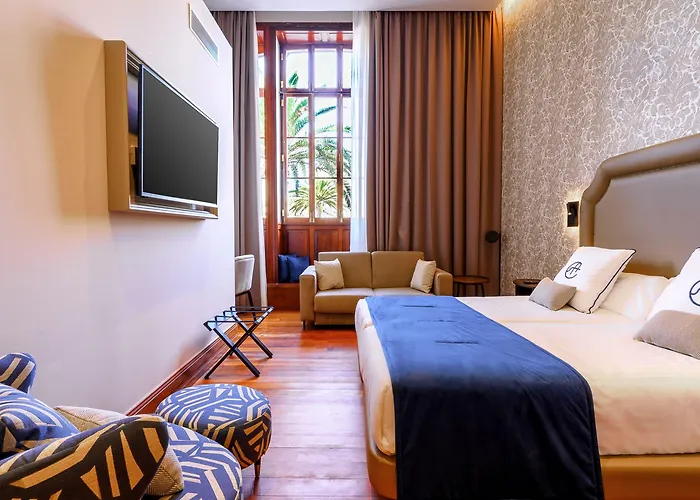 מלון Boutique Cordial Plaza Mayor De Santa Ana 4*